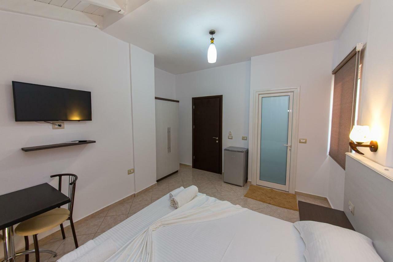 Hotel Mariksel Ksamil Exteriör bild