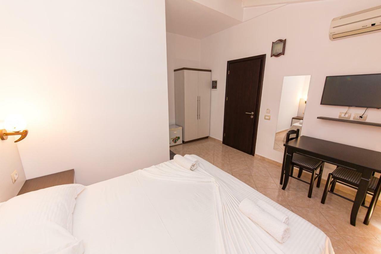 Hotel Mariksel Ksamil Exteriör bild